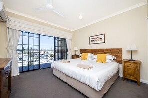 2 bedrooms, iron/ironing board, free WiFi, bed sheets - Great value 2 bedroom apartment in the heart of South Fremantle (Fremantle)