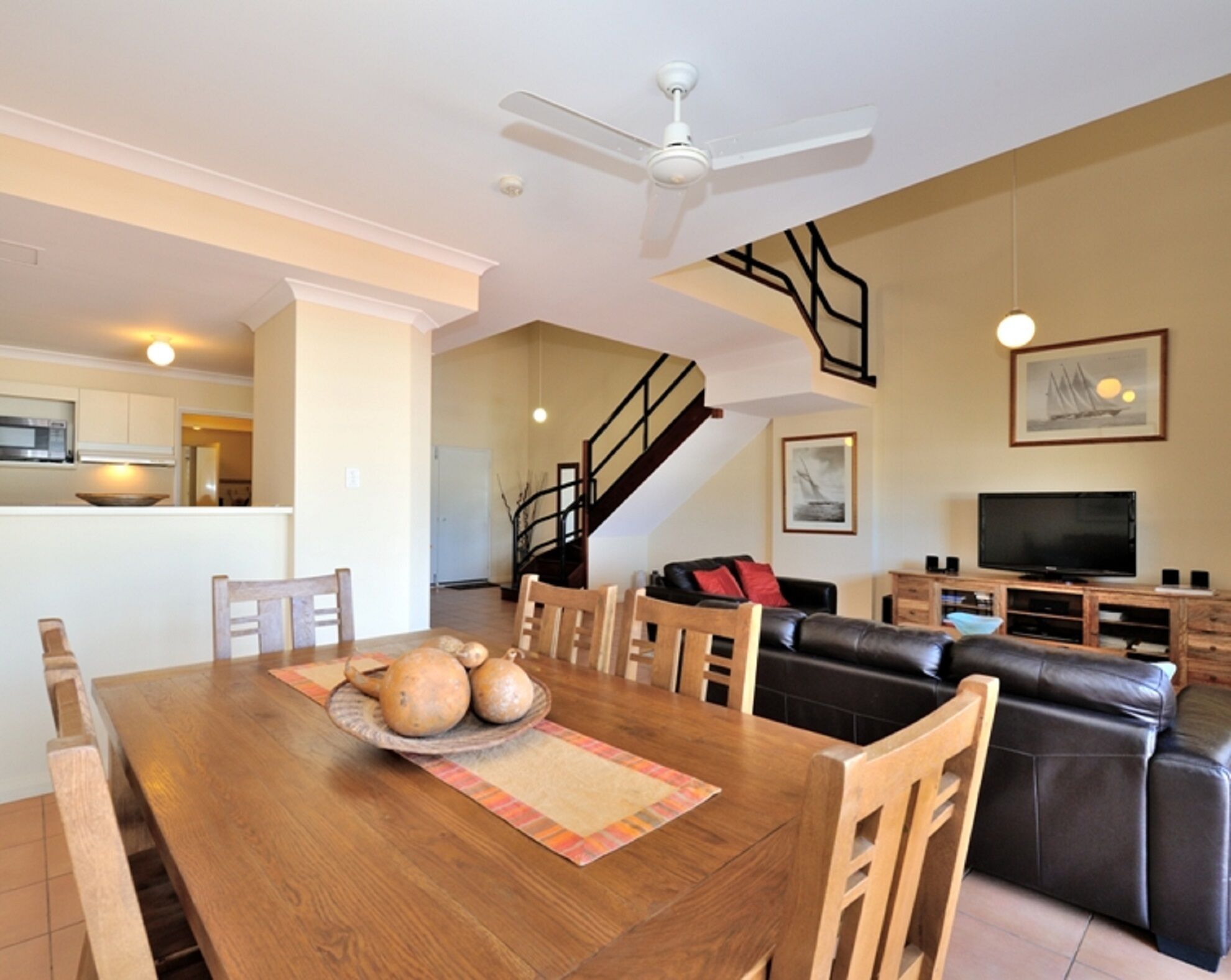 Great value 2 bedroom apartment in the heart of South Fremantle — image 2