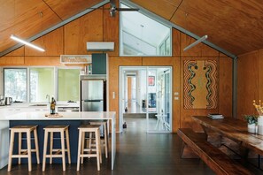 Large kitchen for entertaining, or hearty breakfasts - Nine Steps - private estate on 29 acres with stunning views of Mount Buffalo (Porepunkah)