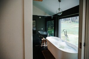 Luxury ensuite with views - Nine Steps - private estate on 29 acres with stunning views of Mount Buffalo (Porepunkah)