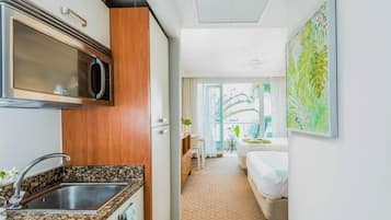 Cortinas blackout, tabla de planchar con plancha, cuna de viaje y wifi