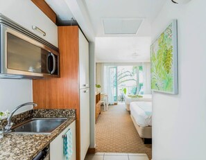 遮光窗帘、熨斗/熨衣板、旅行婴儿床、WiFi