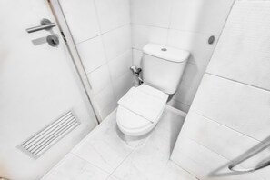 Buồng tắm vòi sen, khăn tắm 