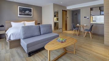 Kahden hengen deluxe-huone | Työpöytä, pimennysverhot, äänieristys, ilmainen Wi-Fi