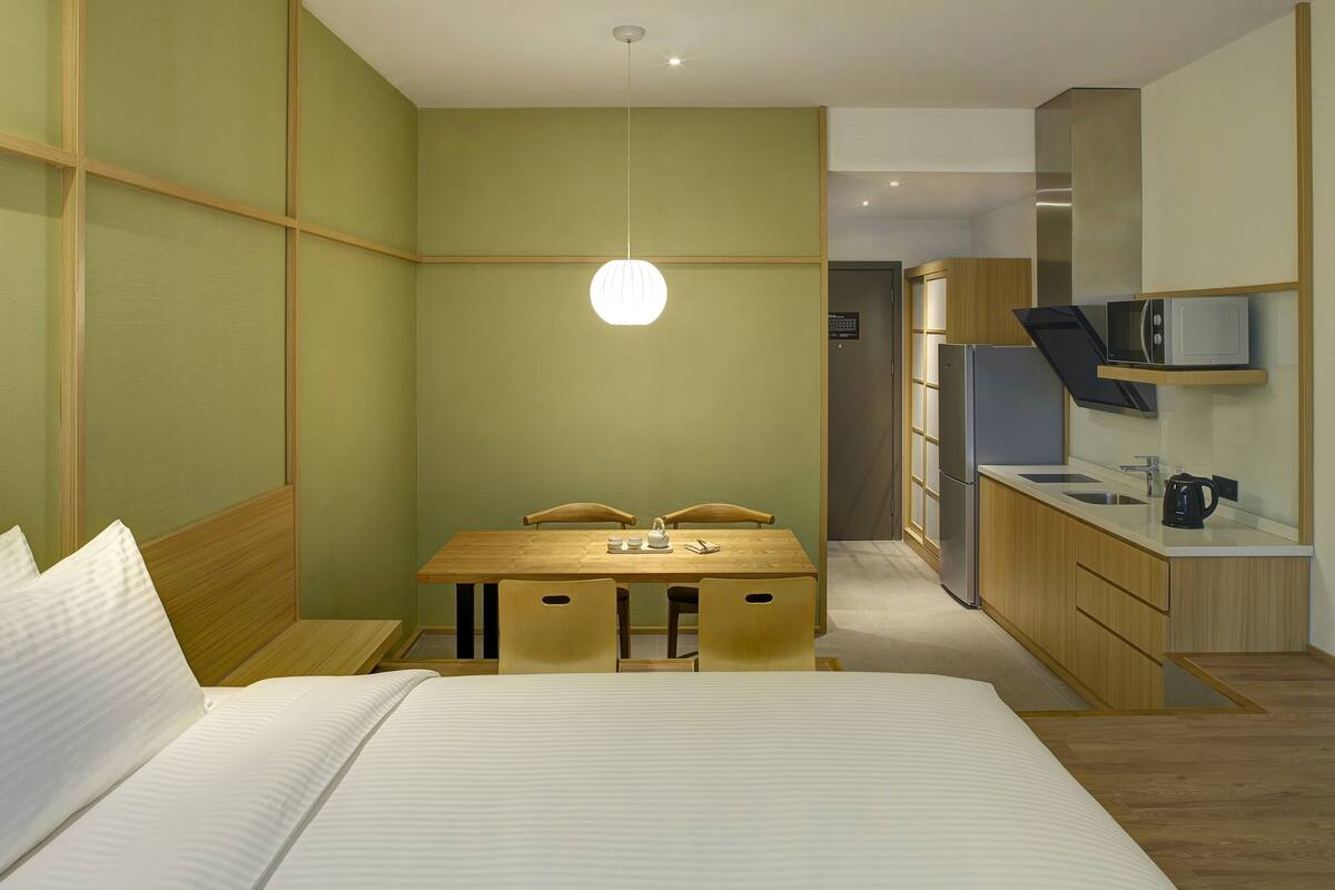 ห้องดีไซน์สวีท | โต๊ะทำงาน, ผ้าม่านกันแสง, ห้องเก็บเสียง, Wi-Fi ฟรี