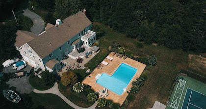 Incredible 4 Acre Estate allas kotiin, valaistu tenniskenttä, lukuisia mukavuuksia!