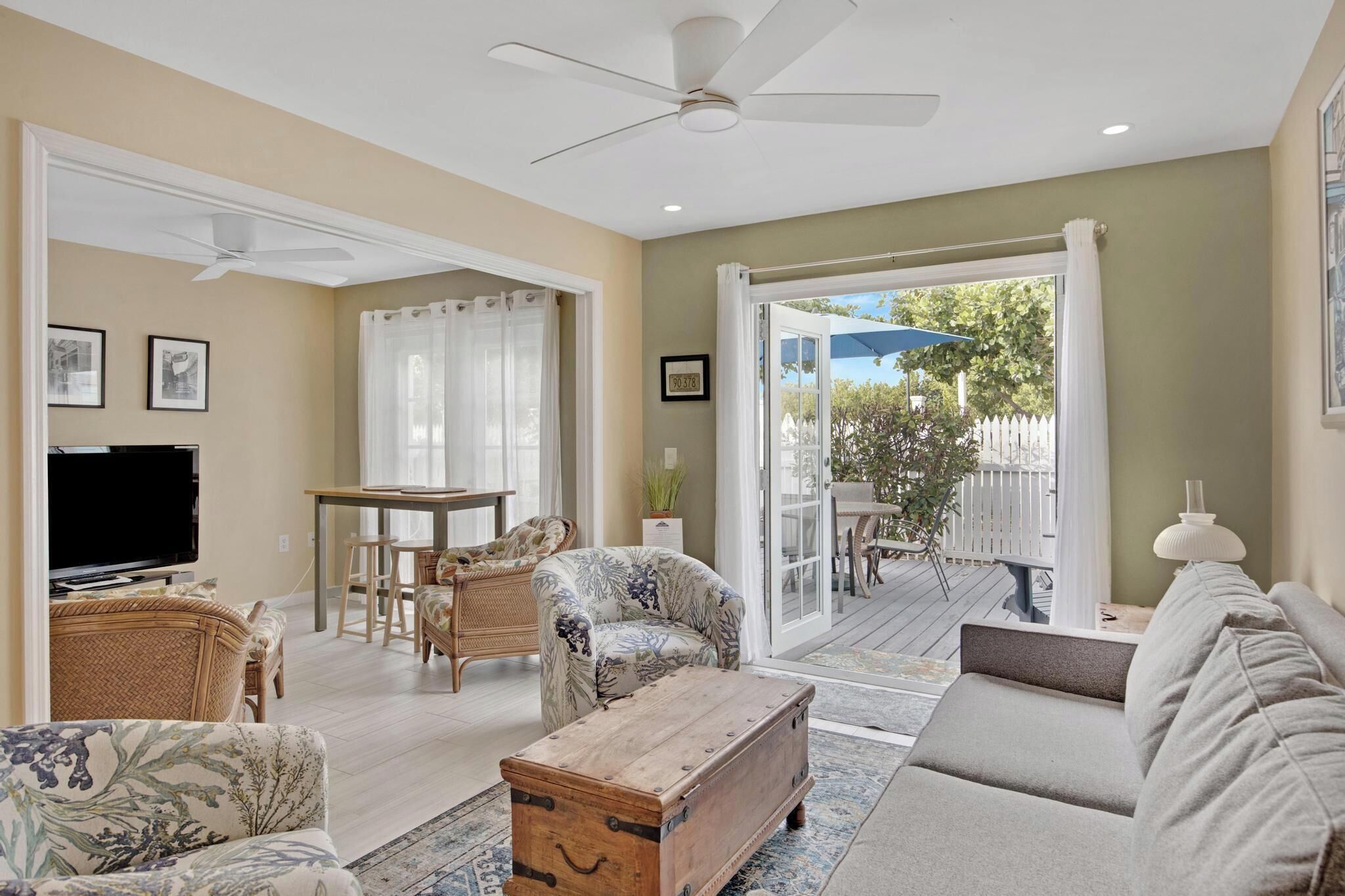 Fernseher, Stereoanlage