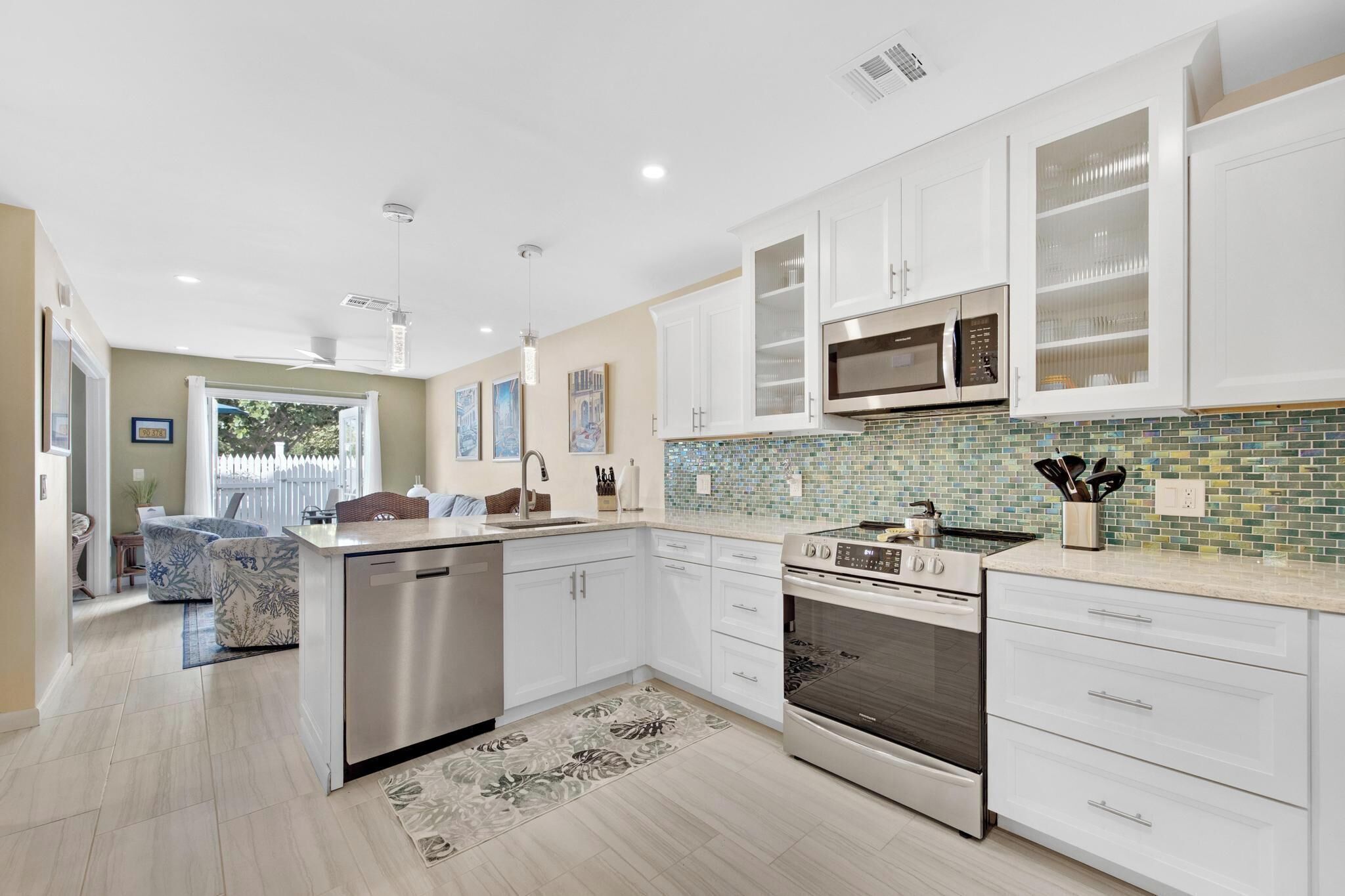 冰箱、微波炉、烤箱、炉灶