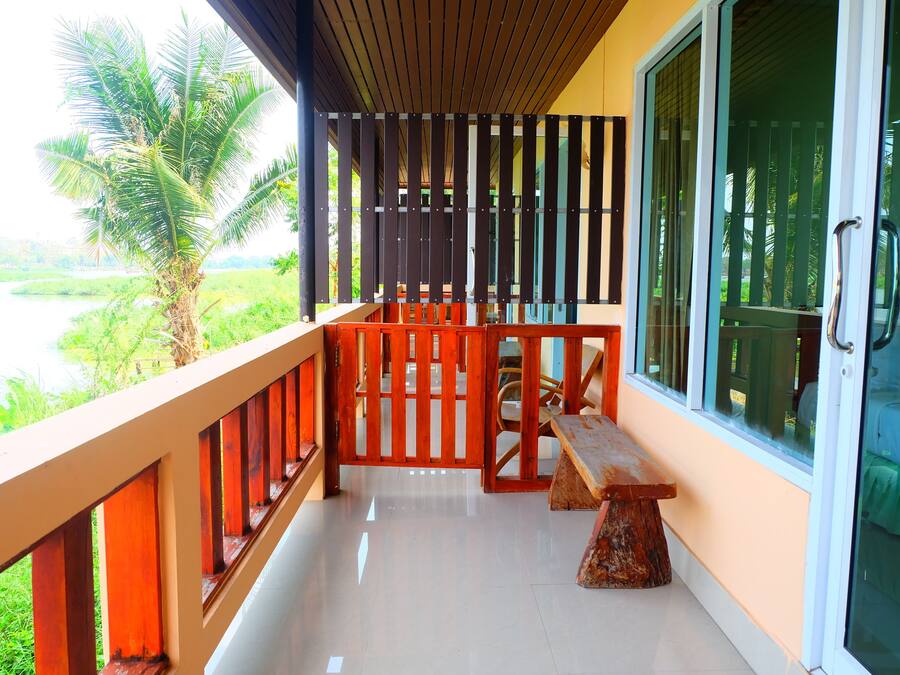 River Front Room with Balcony | Balcon