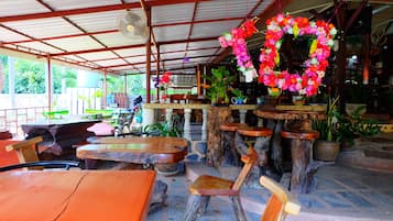 Desayuno de cocina local todos los días (con cargo) 