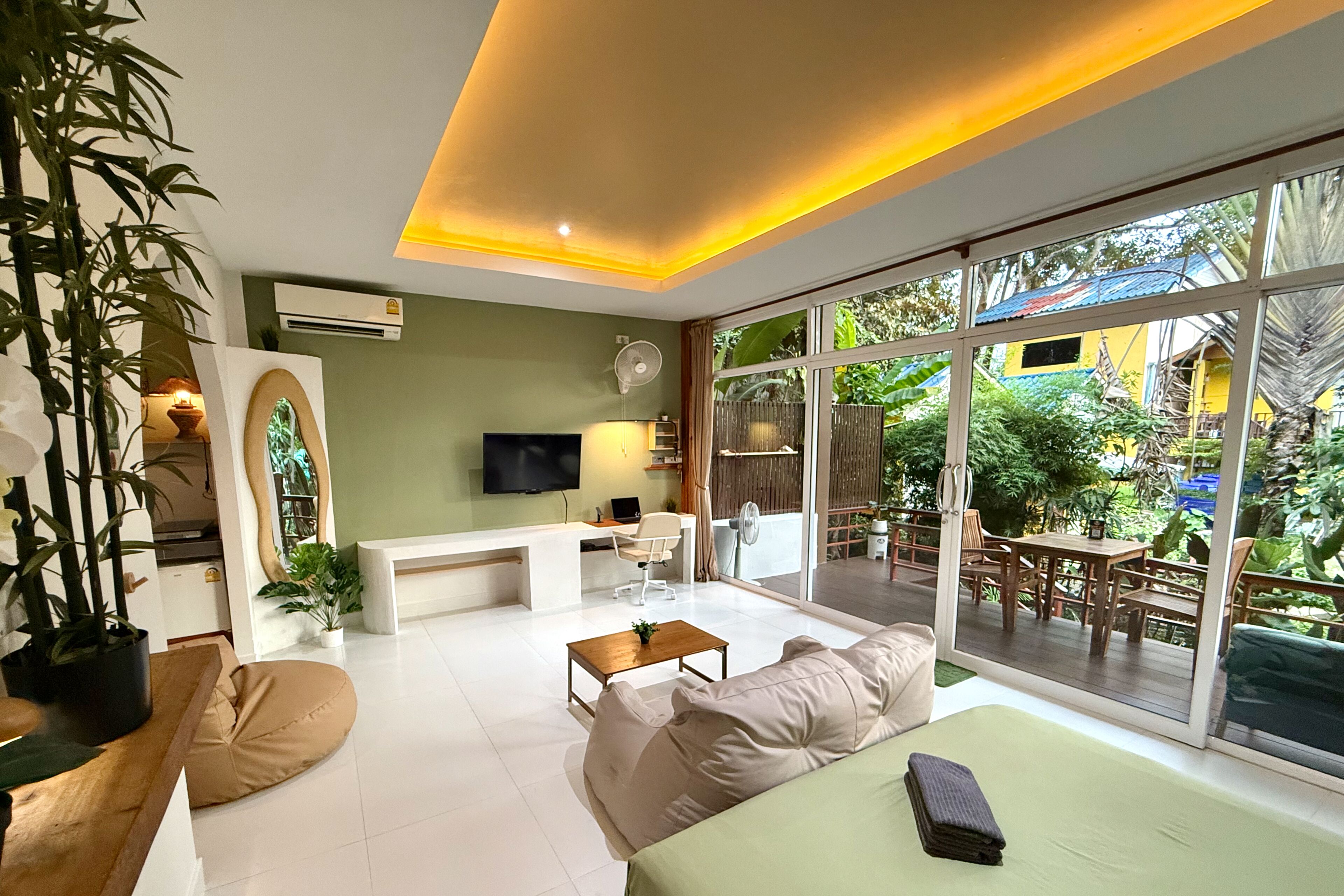 Superior Bungalow - Large Garden View (Ensuite) | Free WiFi