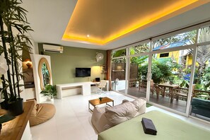 Superior Bungalow - Large Garden View (Ensuite) | Free WiFi