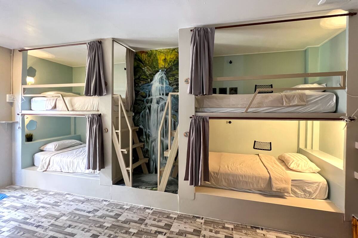 6-Bed Deluxe Female Dormitory (Ensuite) | Lydisolering, gratis Wi-Fi, sengetøj