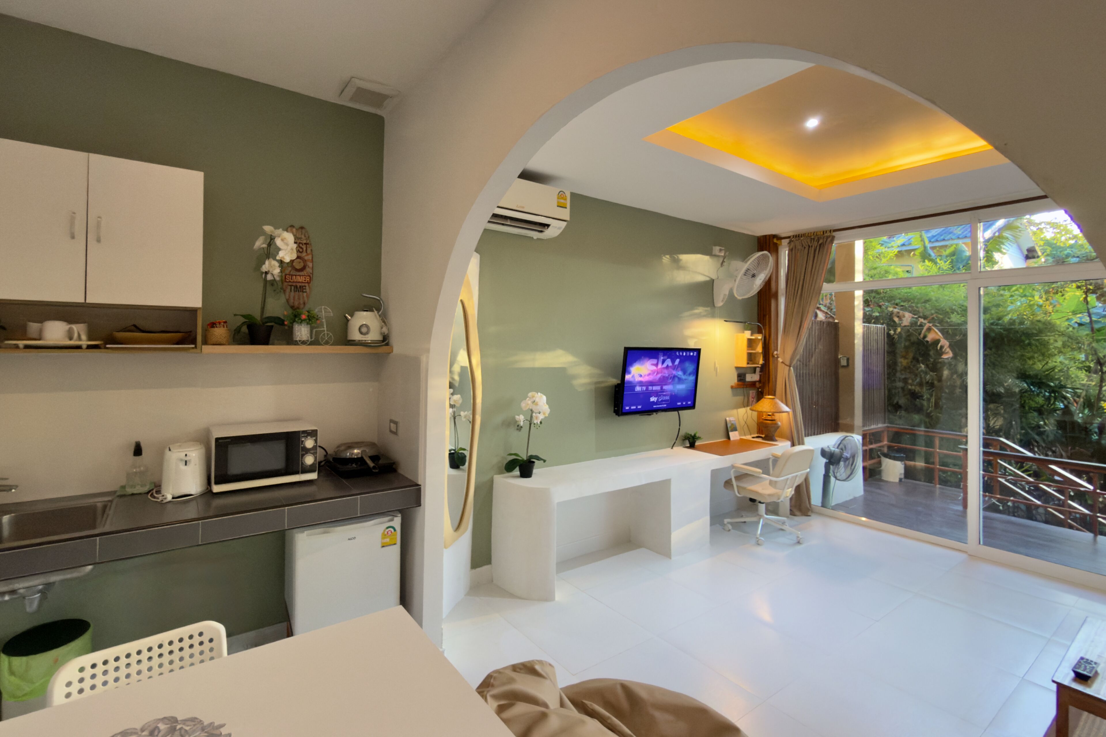 Superior Bungalow - Large Garden View (Ensuite) | 私人廚房 | 公共區域設有微波爐、電熱水壺