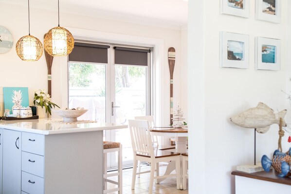 Dining - PEBBLES@ROBE LONG BEACH (Robe)