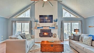 Fernseher, Kamin, Videospielkonsole, Tischfußball