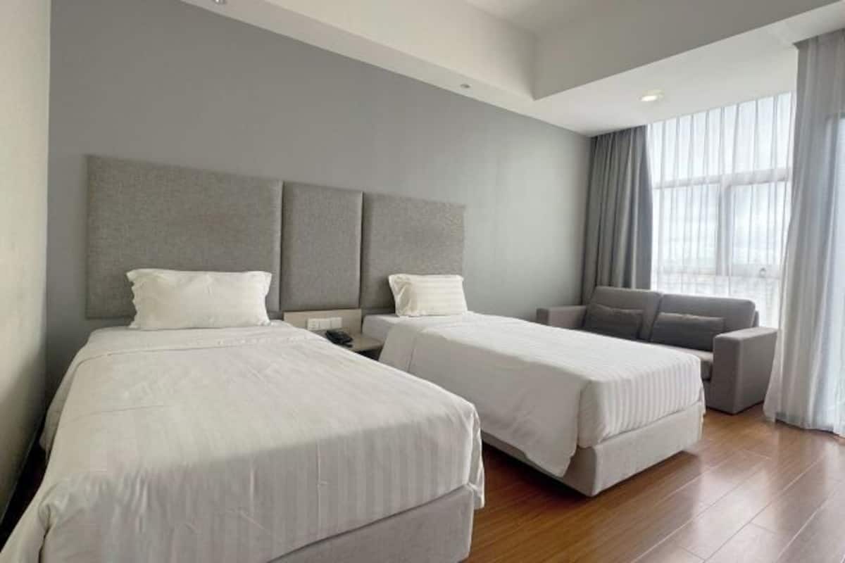 In-room safe, desk, iron/ironing board, free WiFi