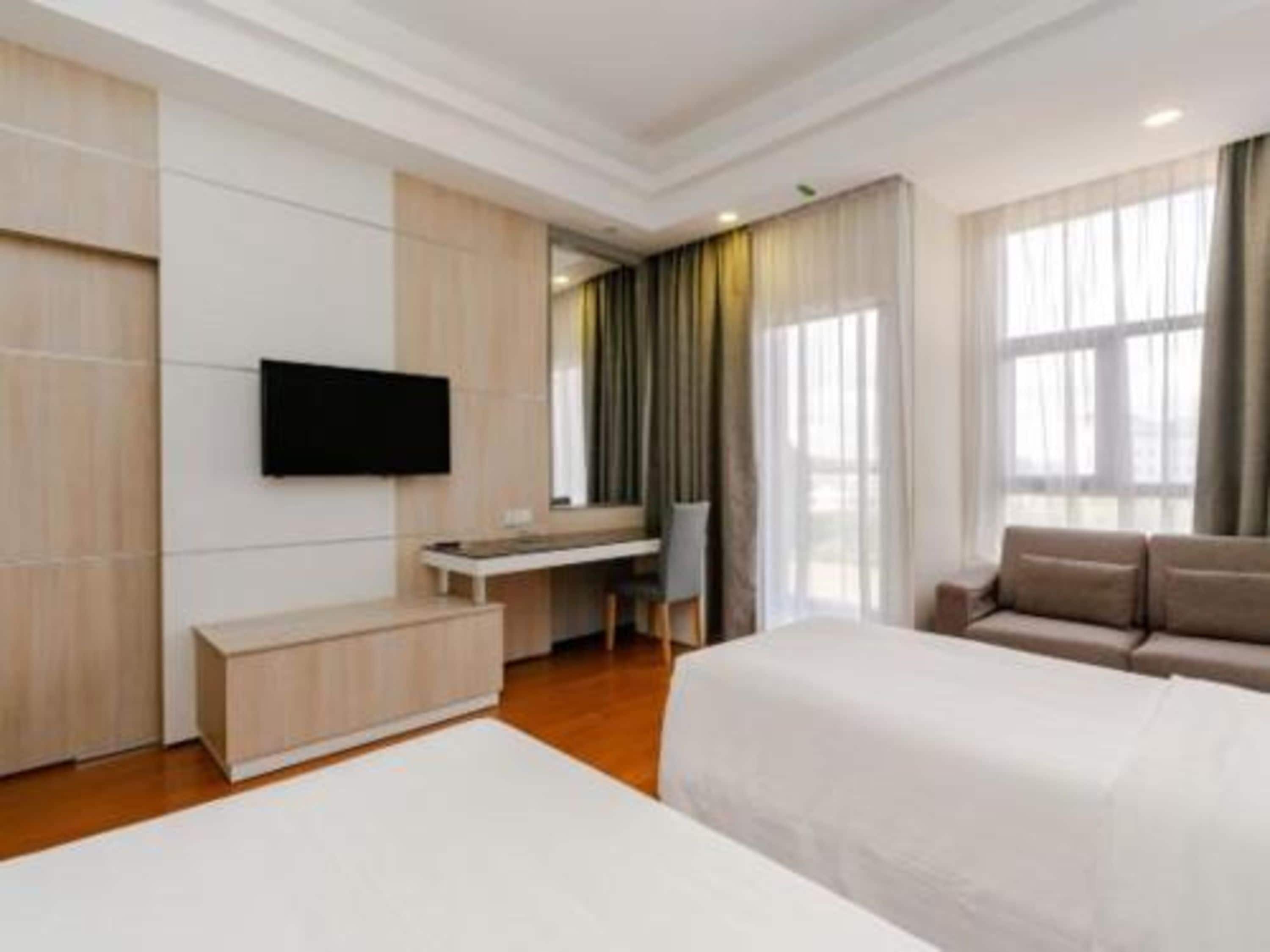 deluxe twin room | in-room safe, desk, iron/ironing board, free wifi