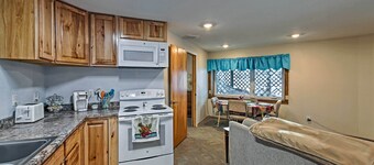 Charming Fairbanks Apartment - 10 Mins to Downtown