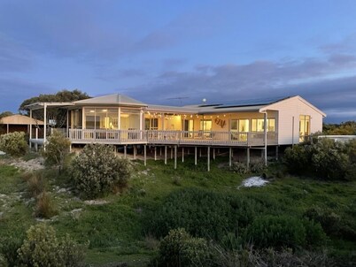 Luxury 4 Bedroom / 4 Bathroom Home with Large Deck, Beach Views & Free Wi-Fi