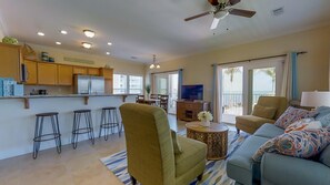 Smart TV, DVD player - 🌸Home#6  FANTA🐬SEA Full WATERFRONT Home!🌸 (Marathon)