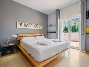 3 bedrooms, iron/ironing board, Internet, bed sheets