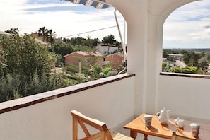 Outdoor dining - AMAZING HOUSE PRIVATE POOL HUGE GARDEN! (Roda de Berà)