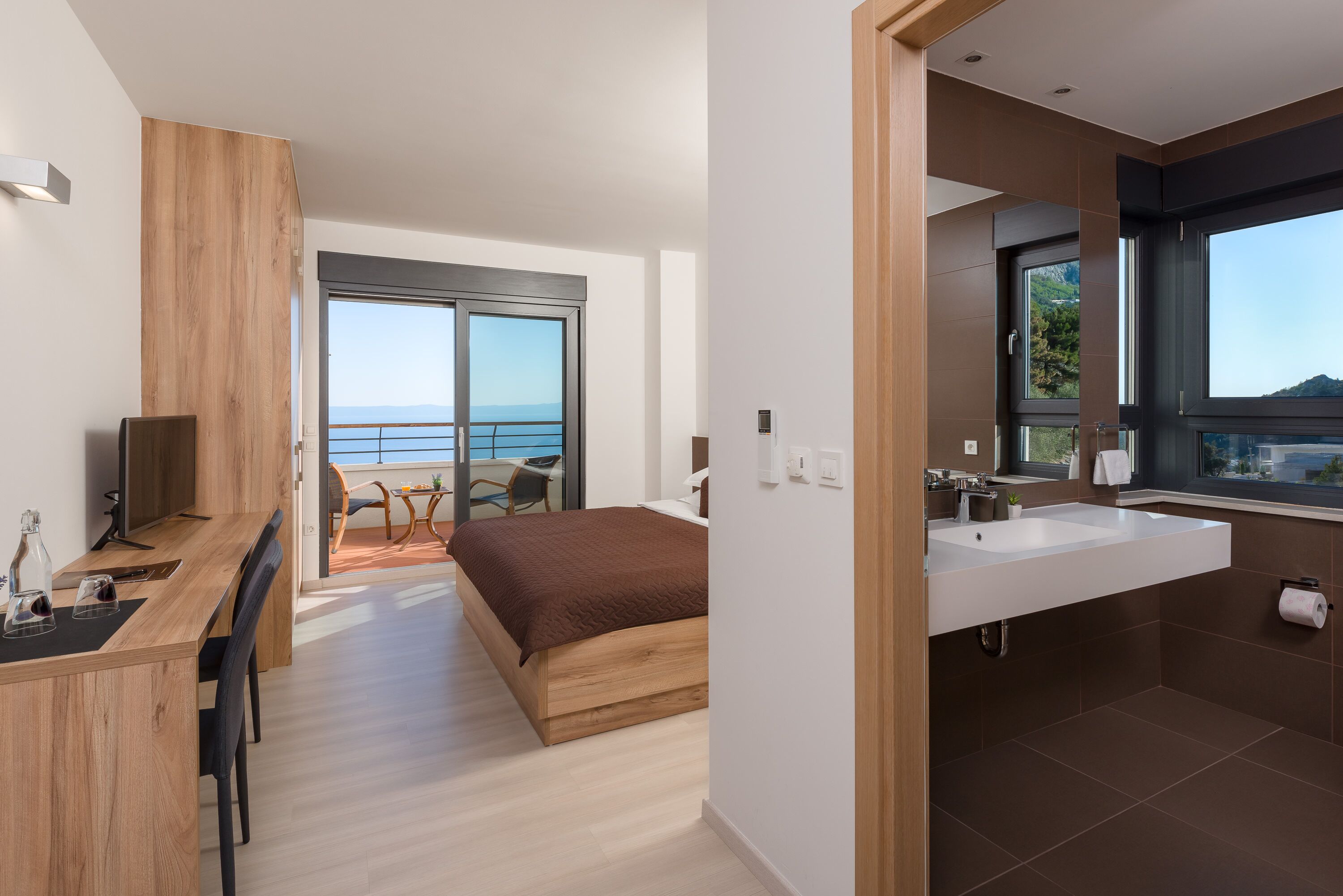 4 bedrooms, in-room safe, iron/ironing board, WiFi (free)
