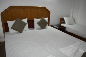 Phòng 3 phong cách cổ điển | Bộ đồ giường cao cấp, két bảo mật tại phòng, bàn 