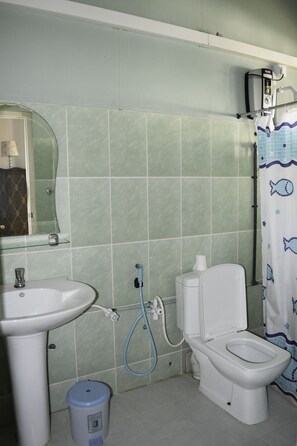 Phòng 3 phong cách cổ điển | Phòng tắm | Buồng tắm vòi sen, khăn tắm 