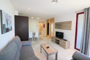 TV - Frontline Apartment Calma Blanca (Denia)
