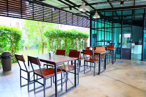 Daily local cuisine breakfast for a fee - Bed Hub Hotel (Phichit)