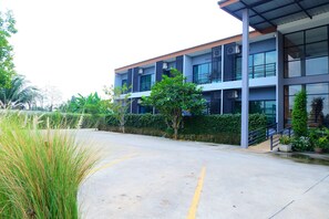 Exterior - Bed Hub Hotel (Phichit)