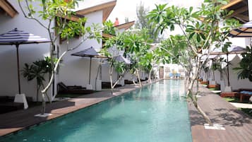 Outdoor pool, sun loungers