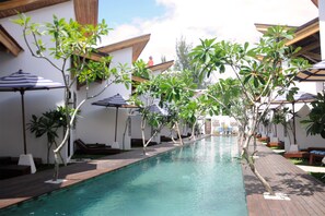 Outdoor pool, sun loungers