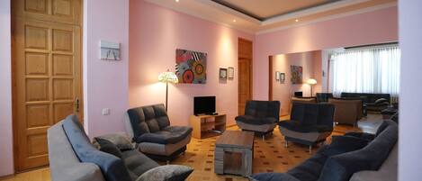 Family Apartment, 3 Bedrooms, City View | Living room