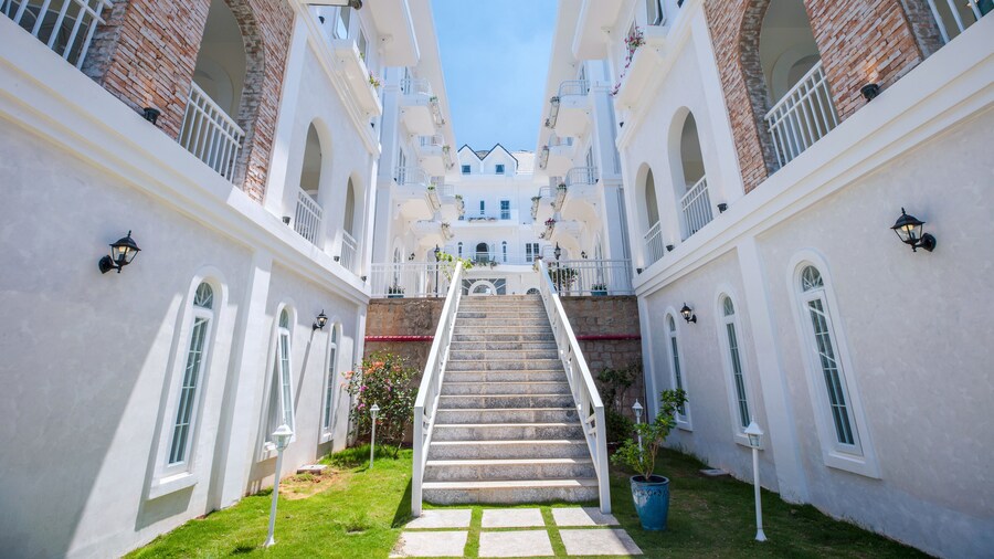 Dalat De Charme Village