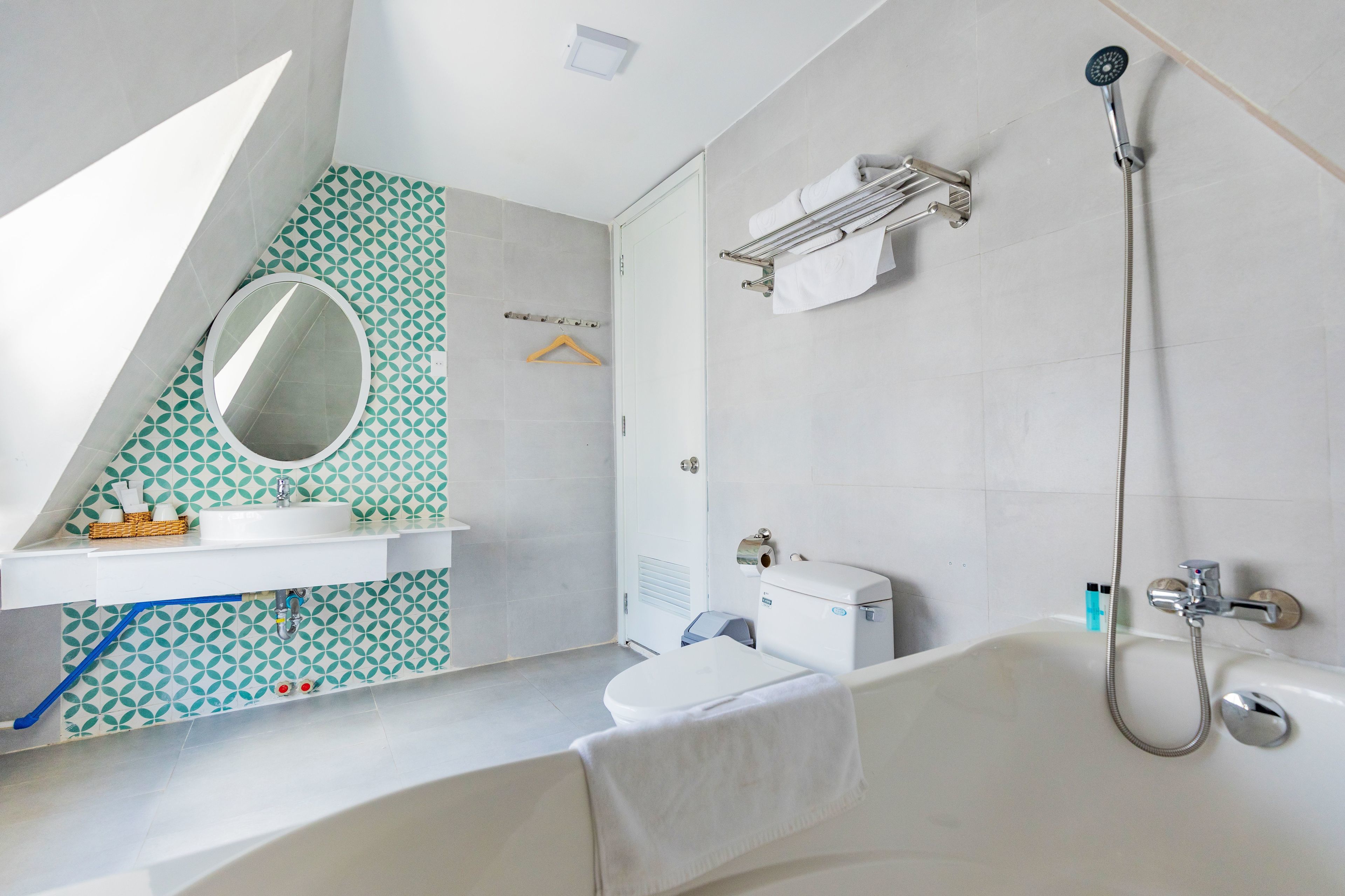 suite, 1 king bed | bathroom | shower, free toiletries, hair dryer, slippers