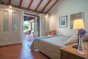 3 chambres, fer et planche à repasser, Wi-Fi, draps fournis