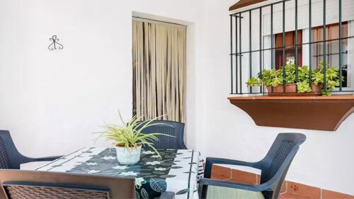 House with large garden, porch and WiFi