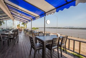 Breakfast, lunch, dinner served; international cuisine 