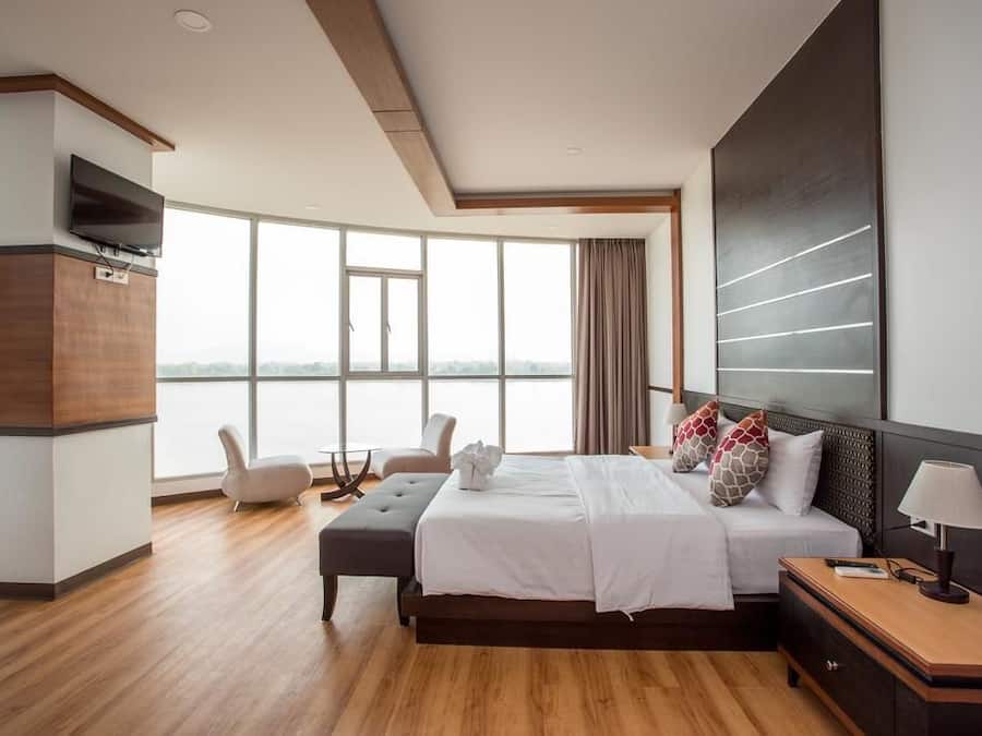 In-room safe, individually decorated, individually furnished, desk