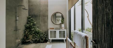Honeymoon-Villa, 1 King-Bett, Poolblick | Badezimmer | Dusche, Regendusche, kostenlose Toilettenartikel, Haartrockner