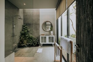 Honeymoon Villa, 1 King Bed, Pool View | Bathroom | Shower, rainfall showerhead, free toiletries, hair dryer