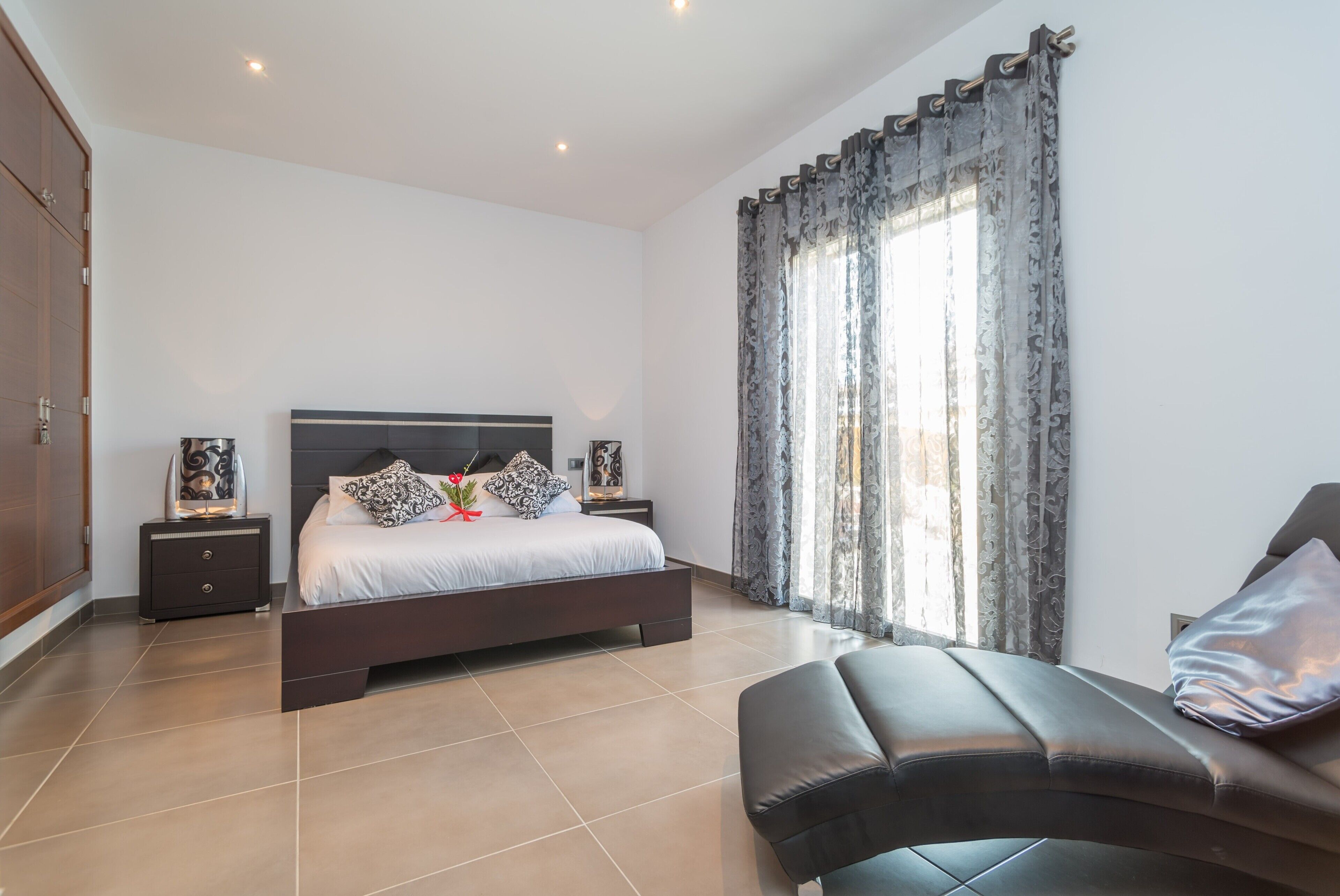 1 dormitorio, tabla de planchar con plancha, wifi gratis y ropa de cama