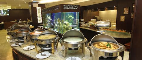 Breakfast and dinner served, international cuisine
