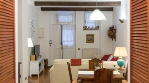 TV, DVD player, stereo - Panieri Terrace apartment (Rome)