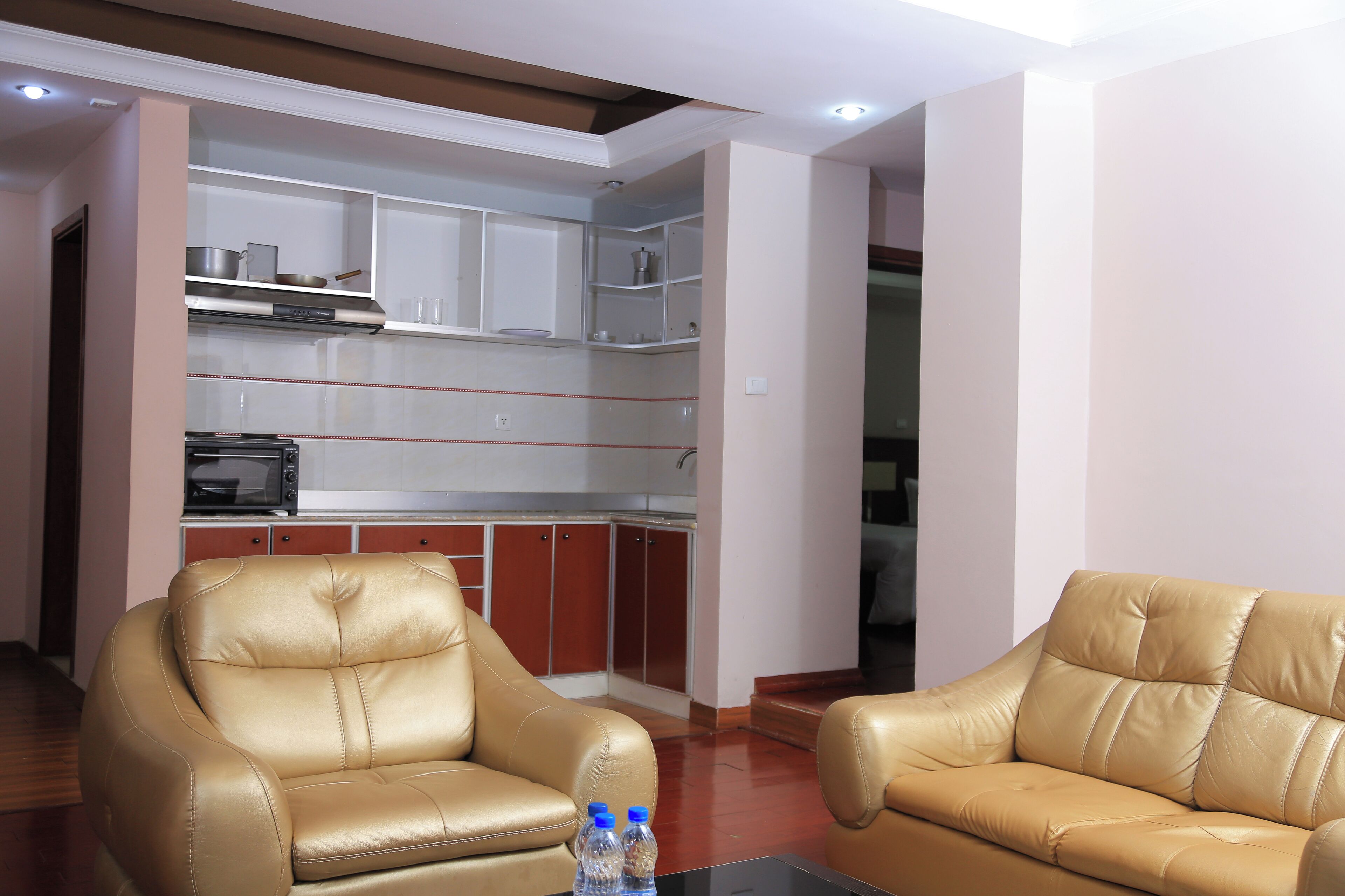 A living room with two leather sofas and a glass coffee table.