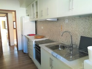 Fridge, oven, coffee/tea maker, cookware/dishes/utensils