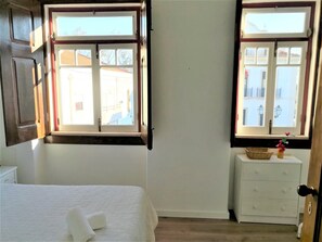 2 bedrooms, WiFi - Beautiful rustic house in the center of a Portuguese historical village (Vila Nova da Barquinha)